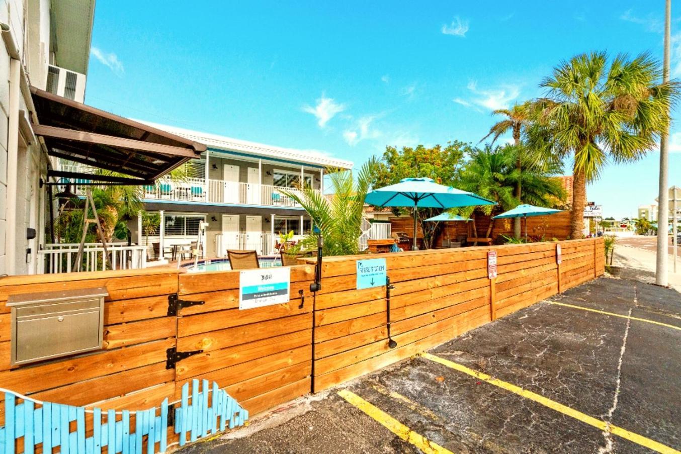 Boutique Beach Retreat St. Pete Beach Esterno foto