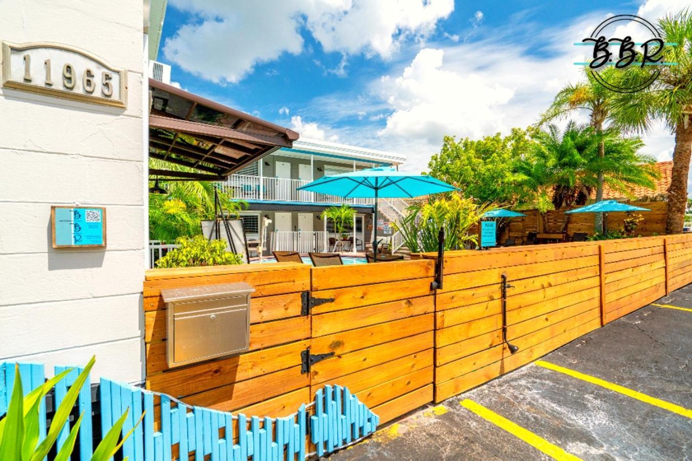Boutique Beach Retreat St. Pete Beach Esterno foto